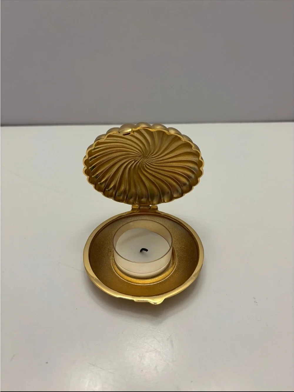 Vintage Swirl Design Gold Partylite Compact Travel Clam tealight candle holder